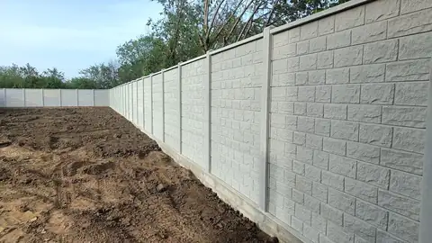 Ügyfélfotó, 18. sz.: Konkret Line kerítés (Google-értékelés)